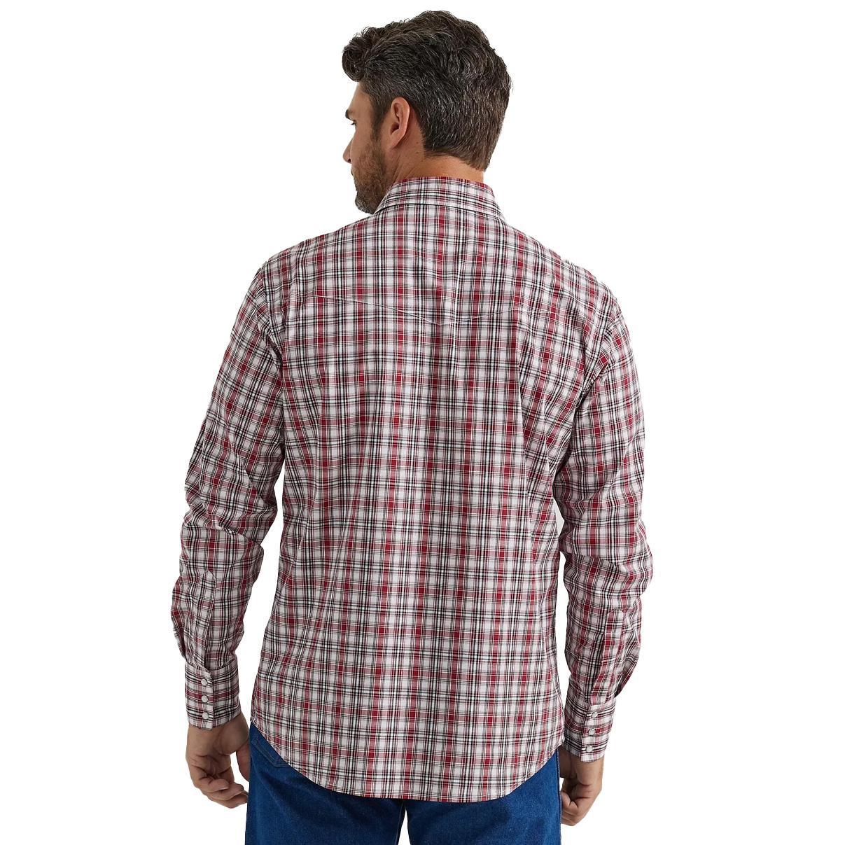 Wrangler Men's Classic Fit Wrinkle Resistant