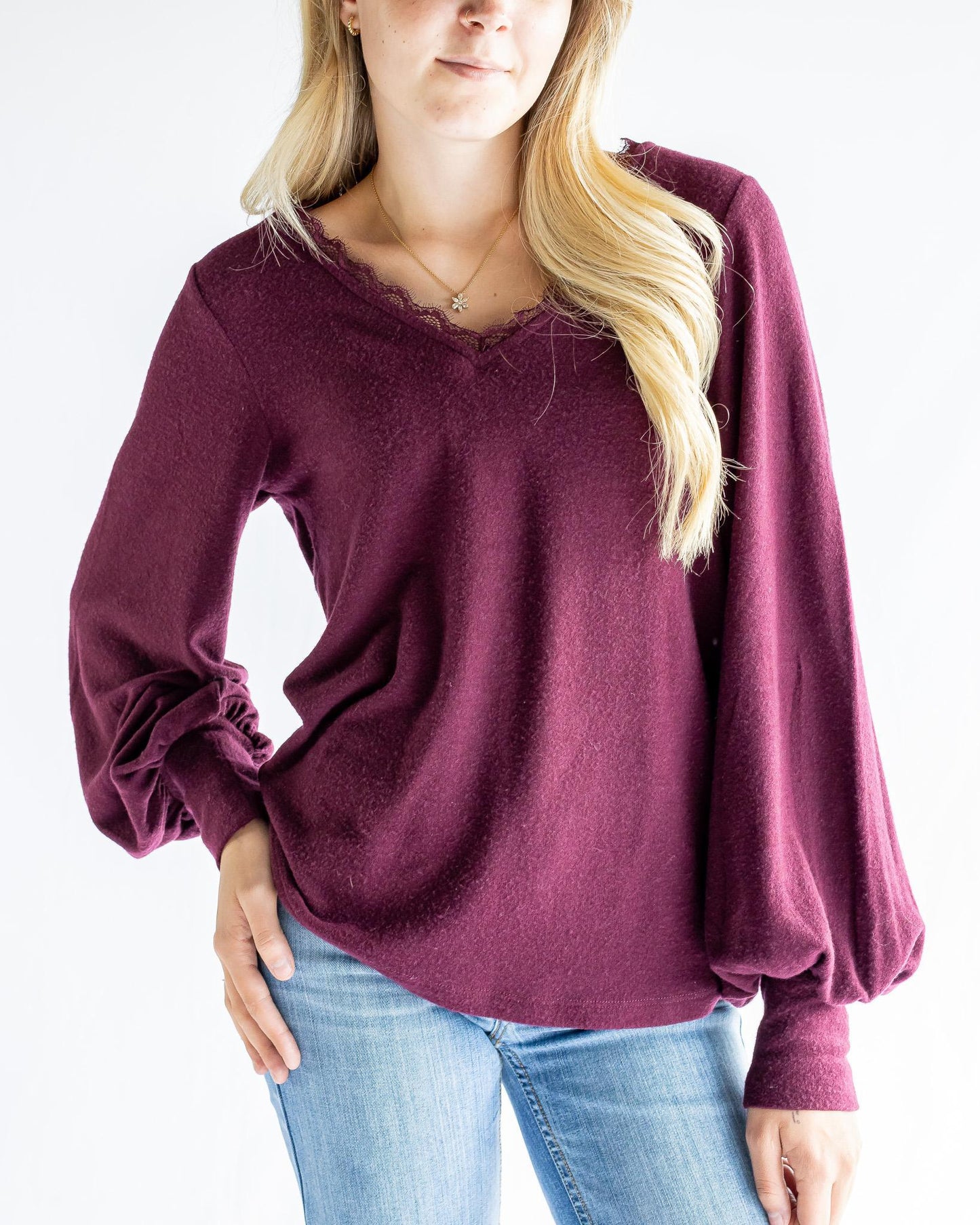 Wrangler Women’s Top V Neck Knit Long Sleeve Lace Ruffle weis-western-wear