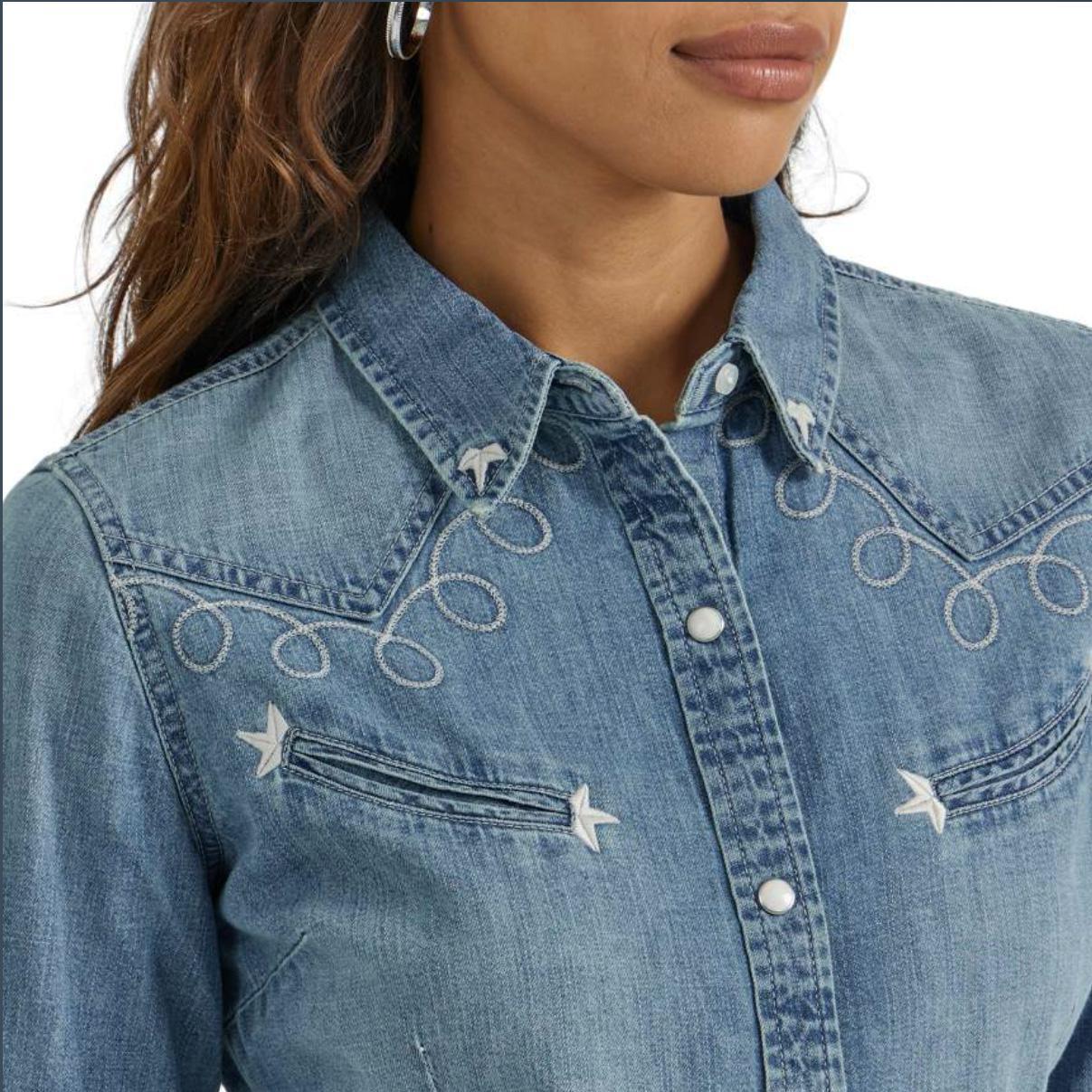 Wrangler Women's Vintage Light Wash Cowboy Snap Long Sleeve Shirt