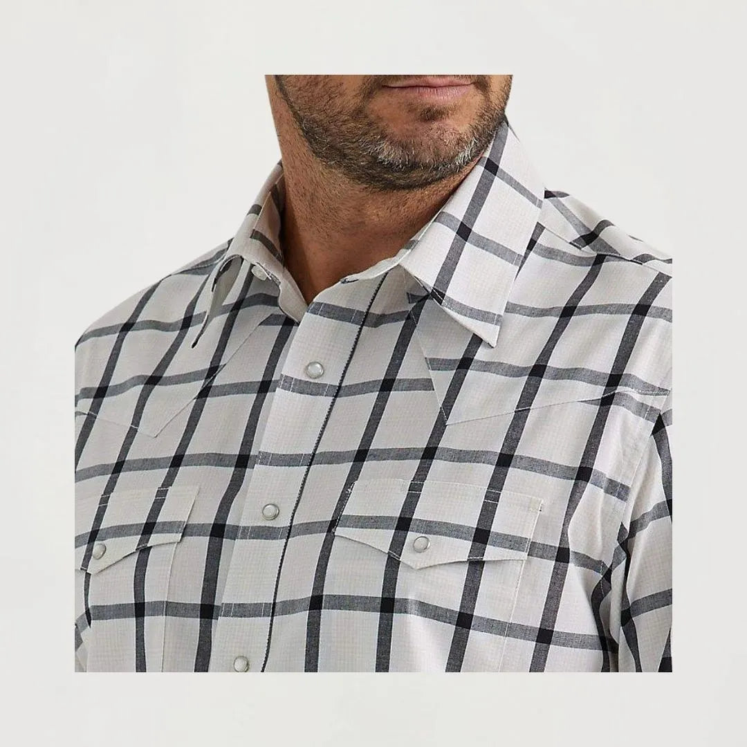 Wrangler Men's Wrinkle Resist Long Sleeve Shirt Classic Fit
