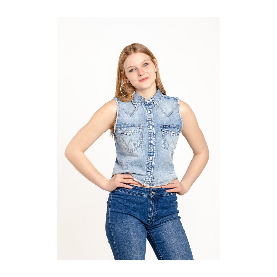 Wrangler Women's Wrangler Retro Punchy Sleeveless Denim Snap Shirt Light Denim