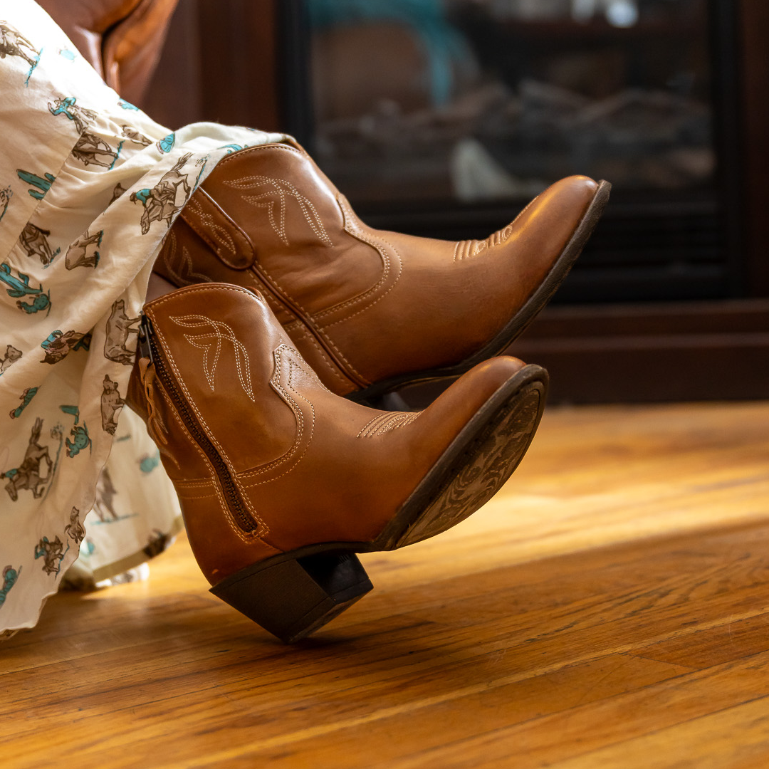 Ariat Women's Cowgirl Darlin Burnt Sugar Boots