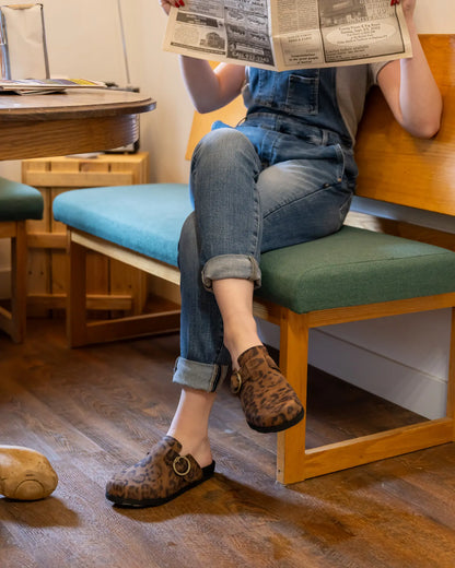 Ariat Women's Slip-on Country Mule in Leopard Suede weis-western-wear