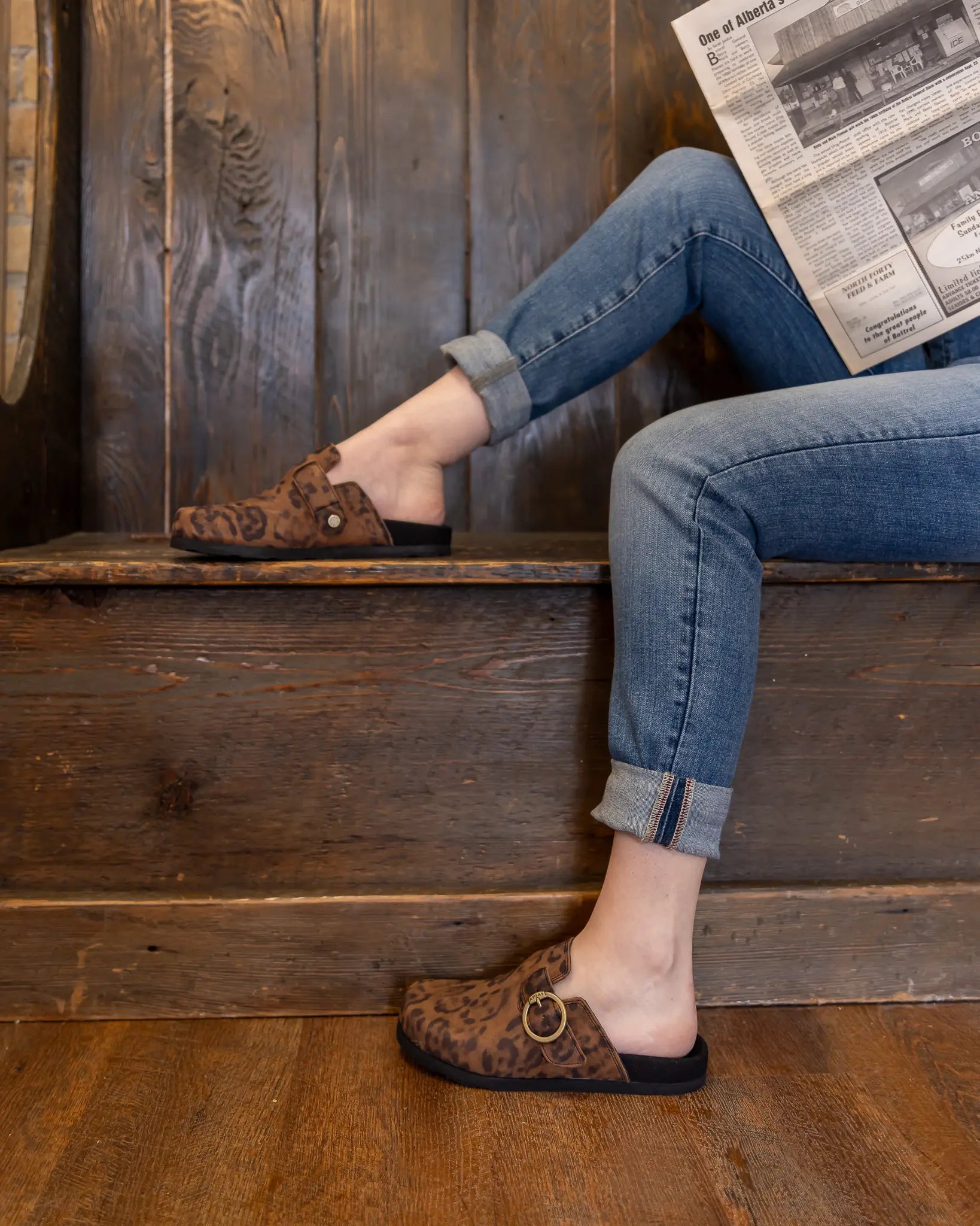 Ariat Women's Slip-on Country Mule in Leopard Suede weis-western-wear