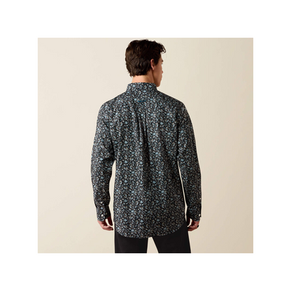 Ariat Men's Wrinkle Free Barrette Fitted Long Sleeve Western Shirt