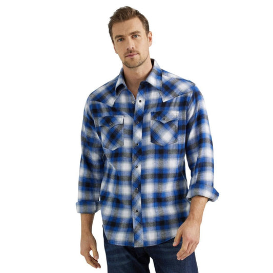 Wrangler Men's Dark Blue and Black Plaid Retro Flannel