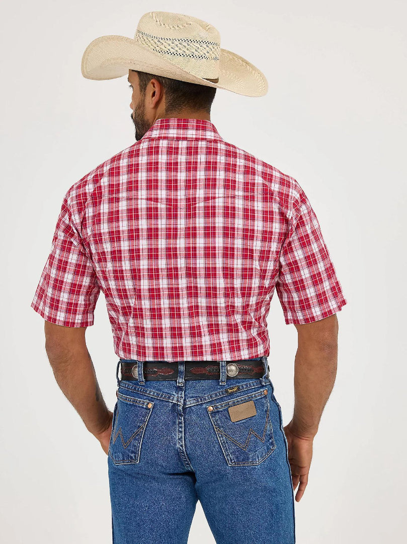 Wrangler Men's Wrinkle Resistant Short Sleeve Snap Shirt Red