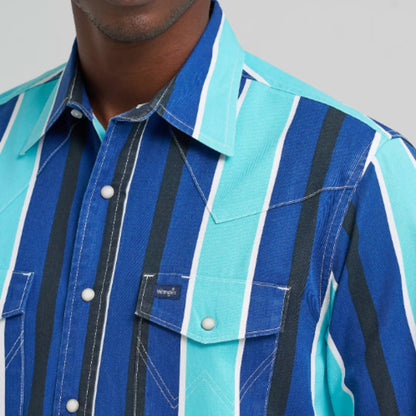 Wrangler Brushpopper snap shirt in teal and purple, detail view on model.